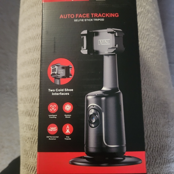 Auto Face Tracking Tripol - Picture 1 of 10